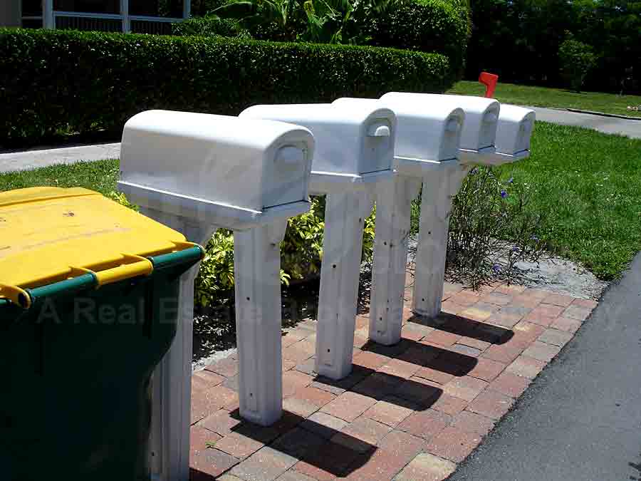 BAYSHORE CONDO Mailboxes